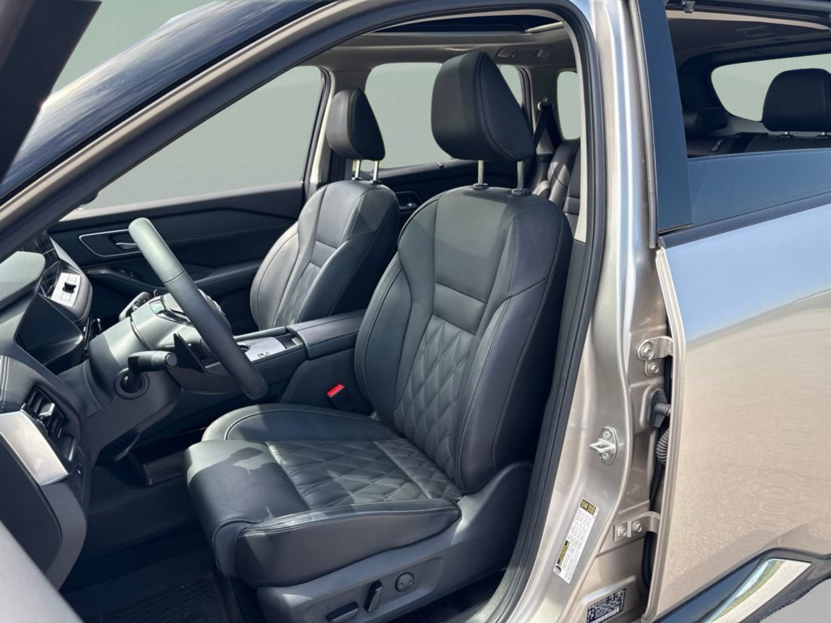 Used 2025 Nissan Rogue Platinum w/ Platinum Premium Package FWD image 17
