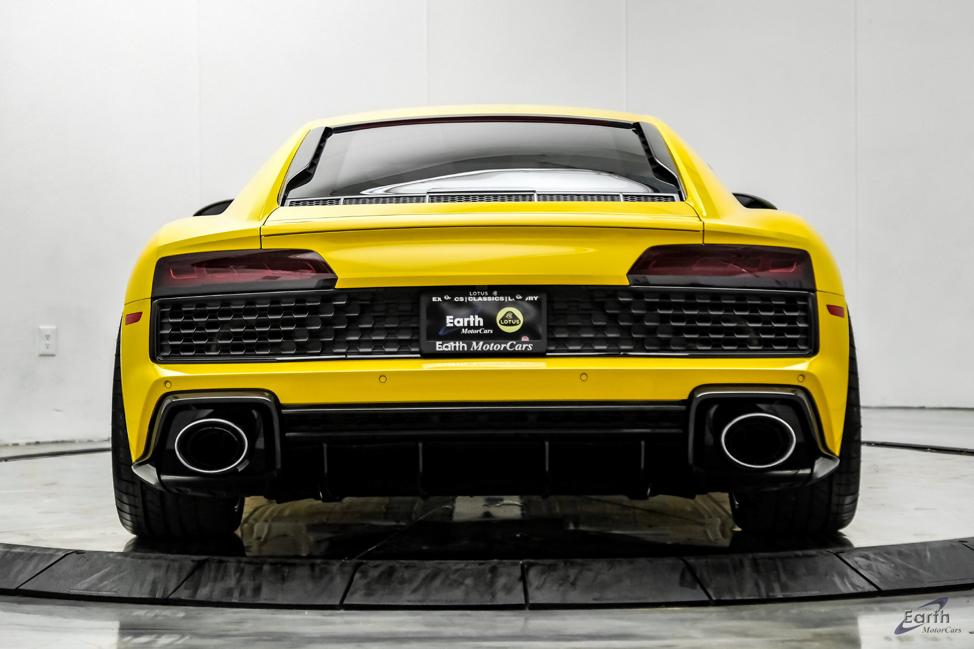 Used 2021 Audi R8 V10 w/ Premium Package RWD image 15