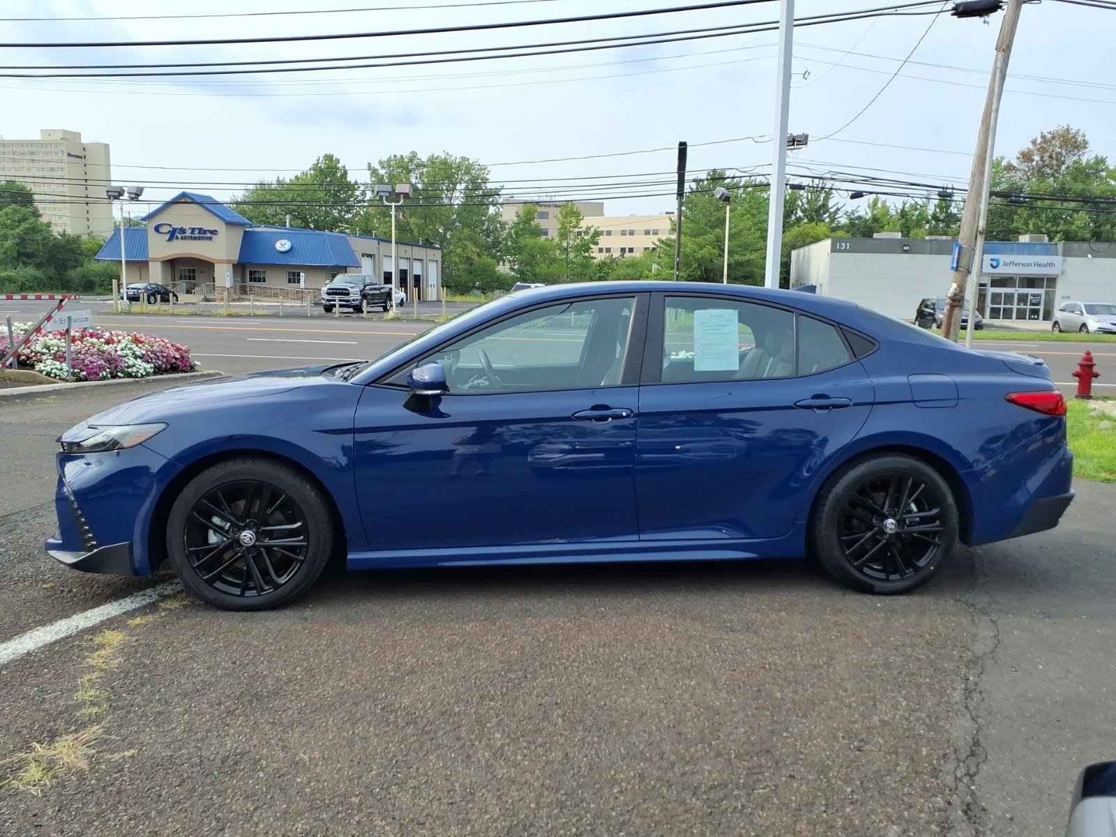 Used 2025 Toyota Camry SE FWD image 7