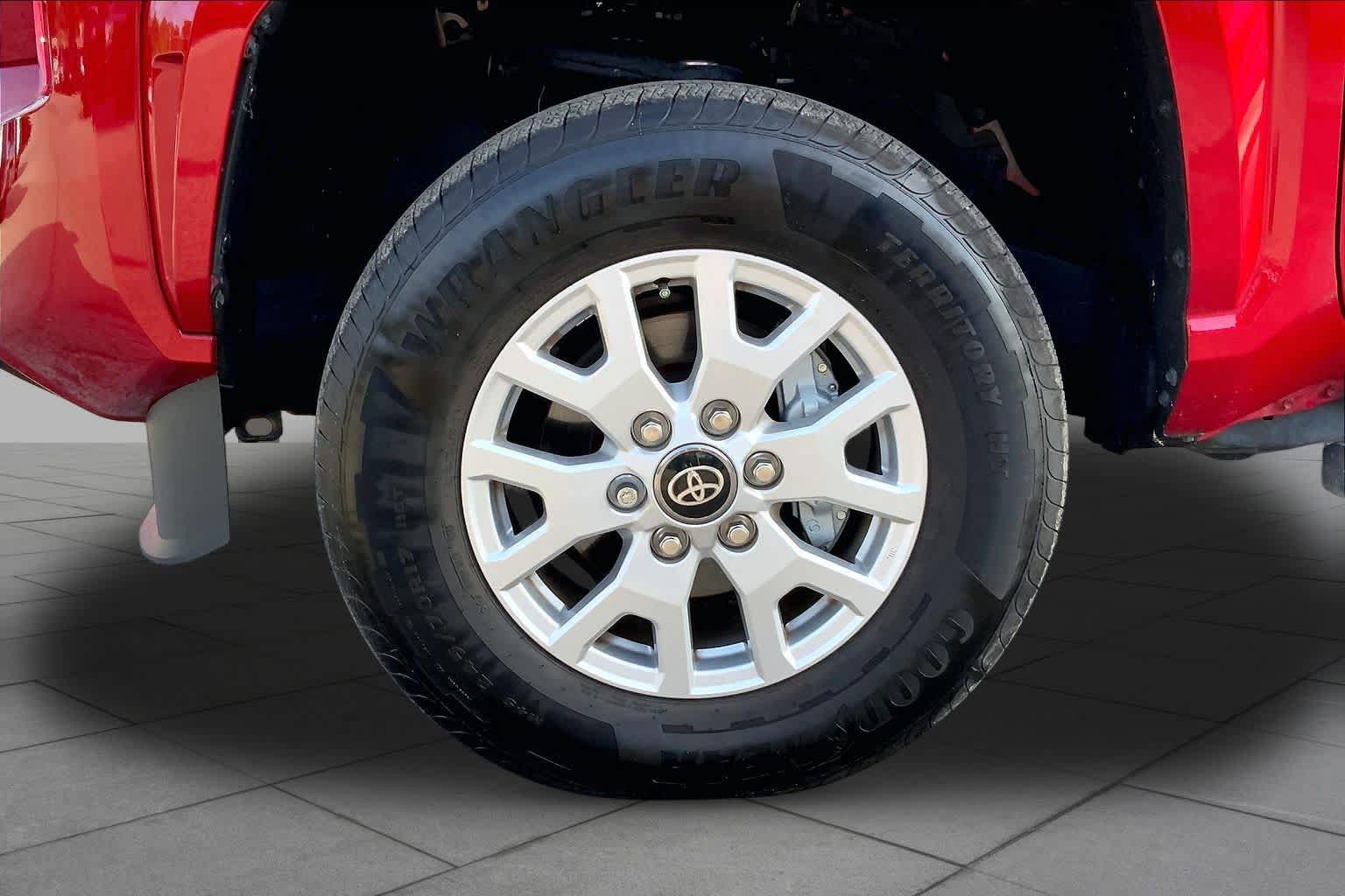 Used 2025 Toyota Tacoma SR AWD/4WD image 10