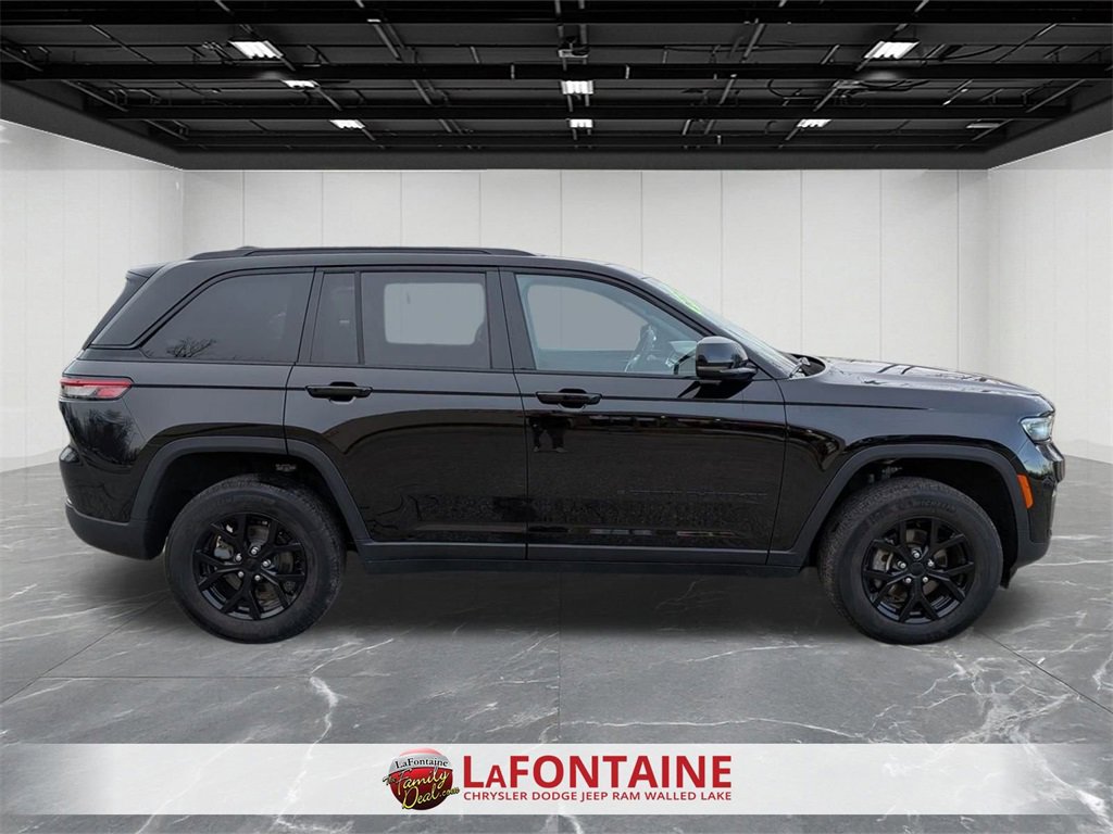 Certified 2024 Jeep Grand Cherokee Altitude image 6