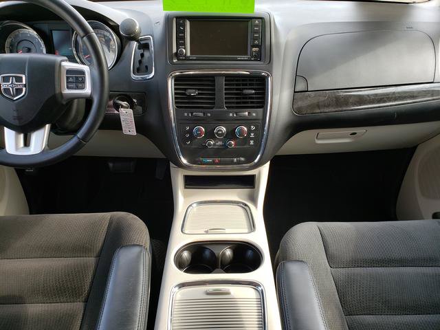 Used 2016 Dodge Grand Caravan SXT w/ Rear Park Assist Package FWD image 14