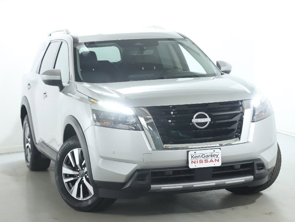 Certified 2025 Nissan Pathfinder SL image 2
