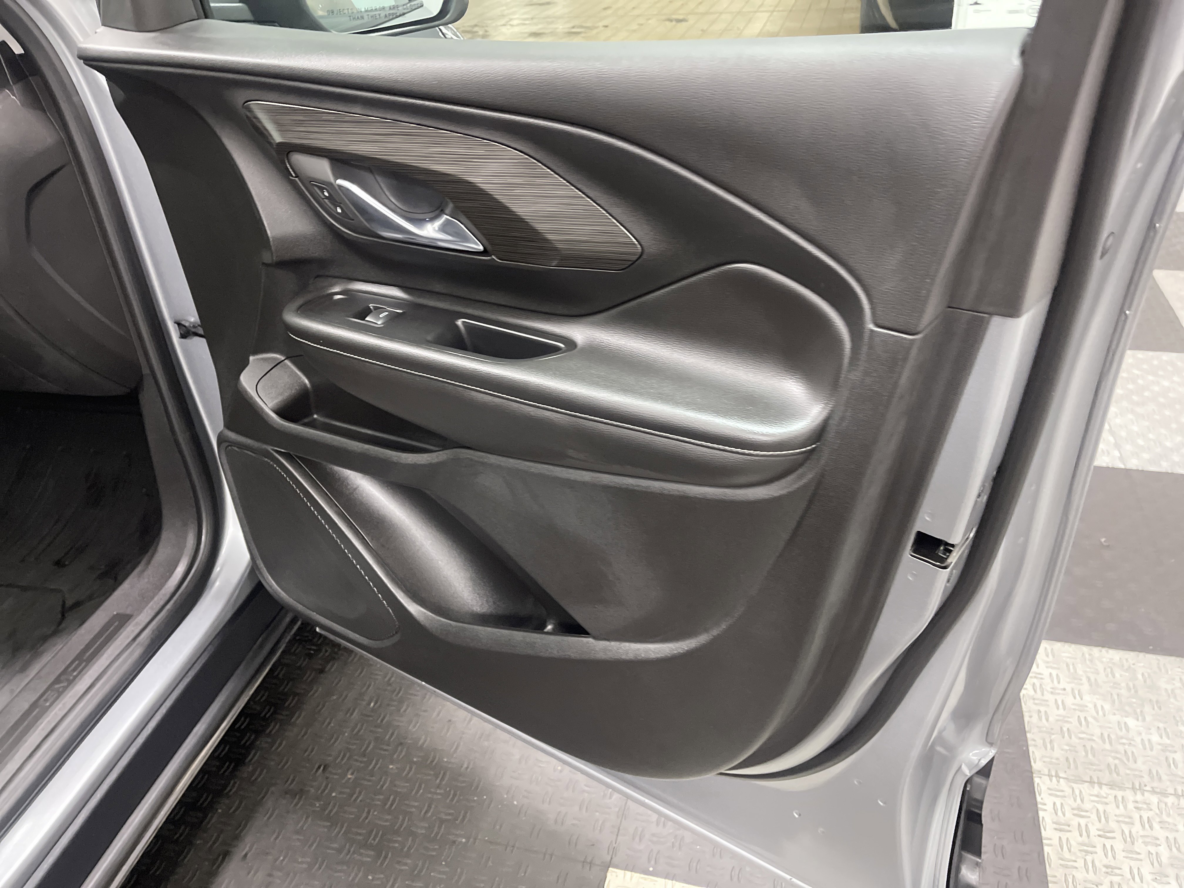 Used 2023 GMC Terrain SLE w/ Driver Convenience Package FWD image 25