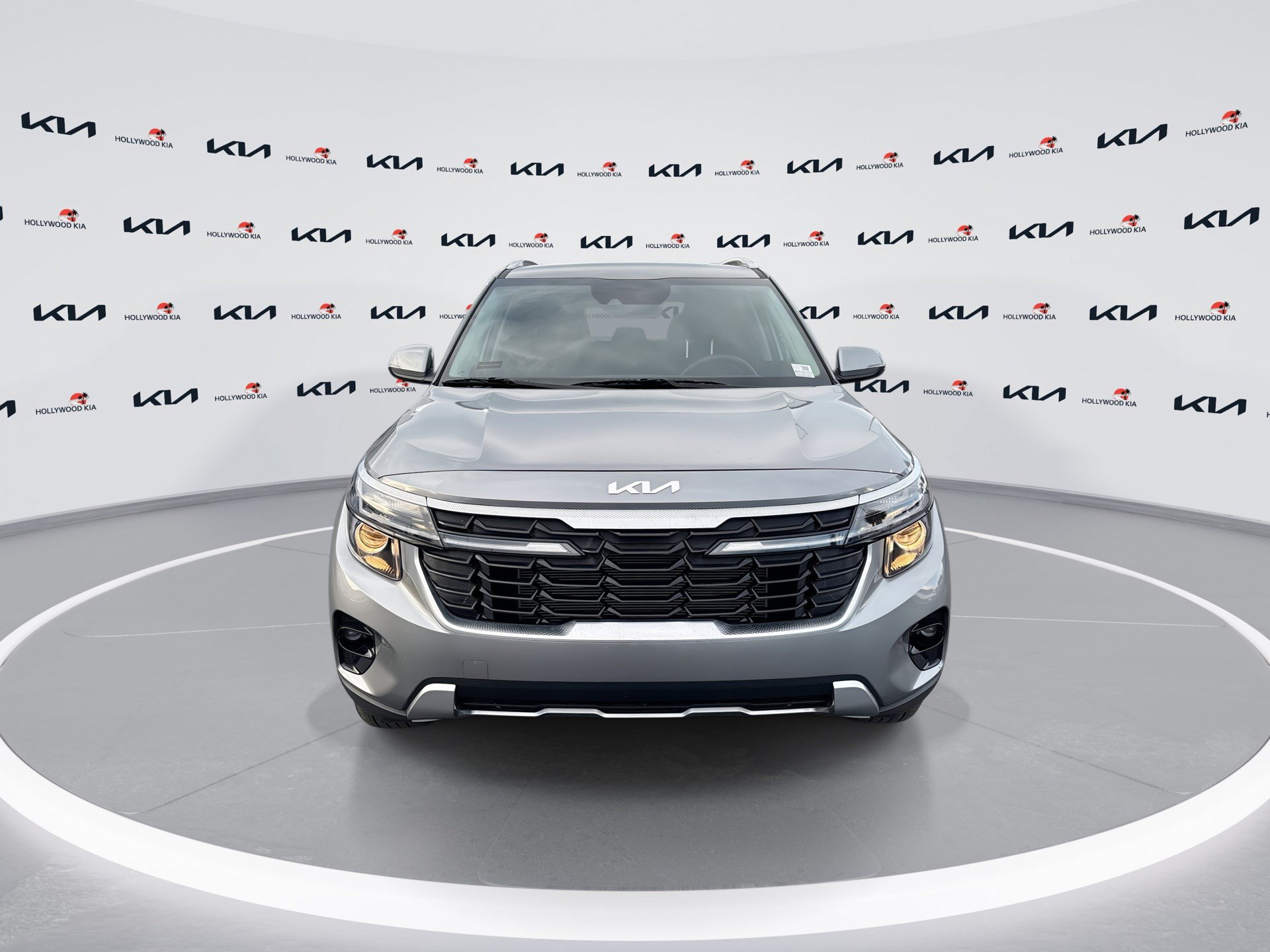 Used 2025 Kia Seltos EX FWD image 3