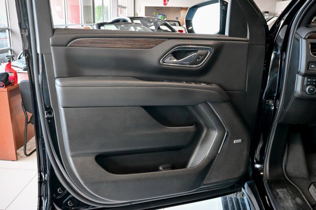 Used 2024 Chevrolet Suburban High Country AWD/4WD image 16