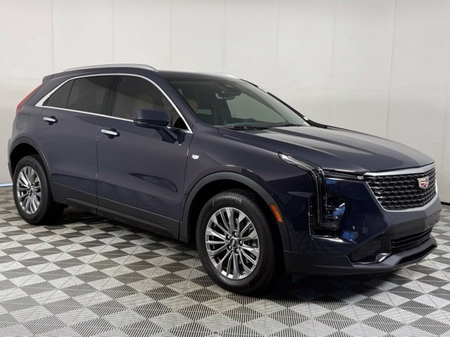 Used 2024 Cadillac XT4 Premium Luxury w/ Technology Package FWD image 11