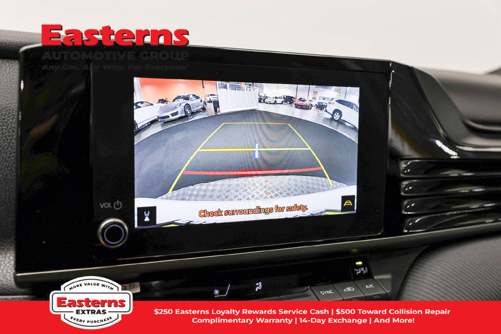Used 2025 Toyota Camry SE FWD image 16