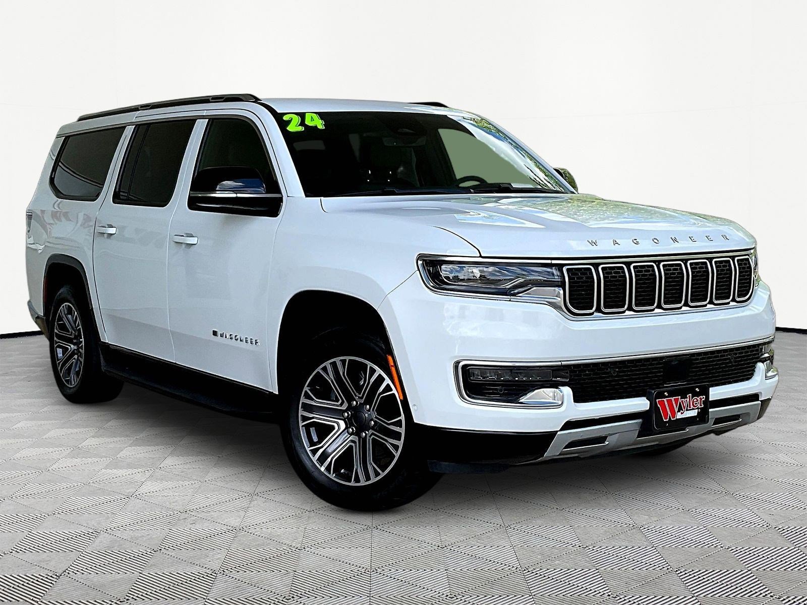 Used 2024 Jeep Wagoneer L Series II w/ Flexible Seating Group AWD/4WD image 3