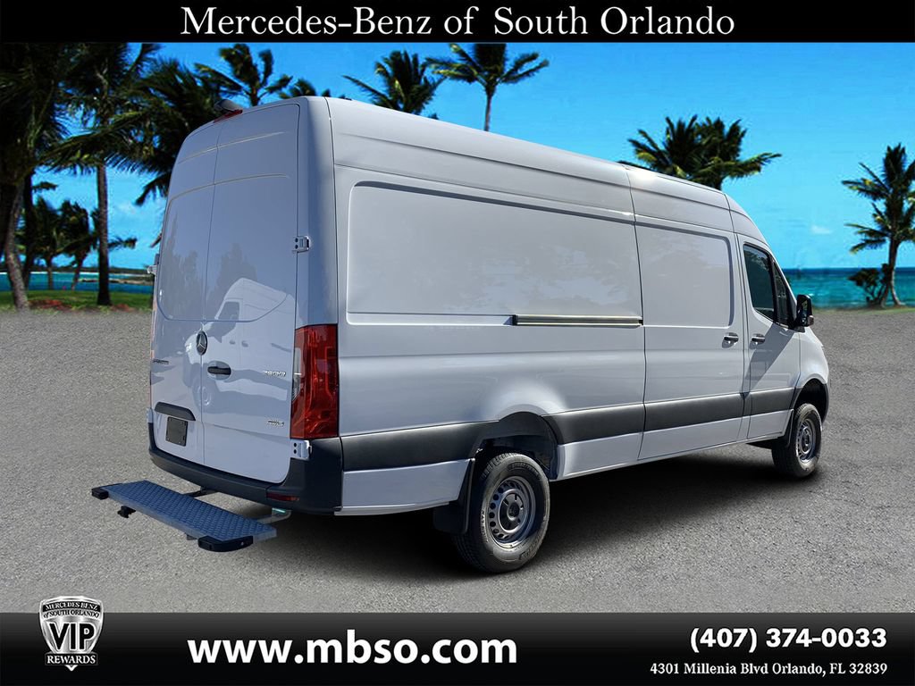 Used 2023 Mercedes-Benz Sprinter 2500 image 2
