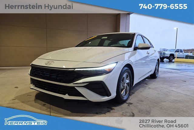 Used 2024 Hyundai Elantra SE image 3