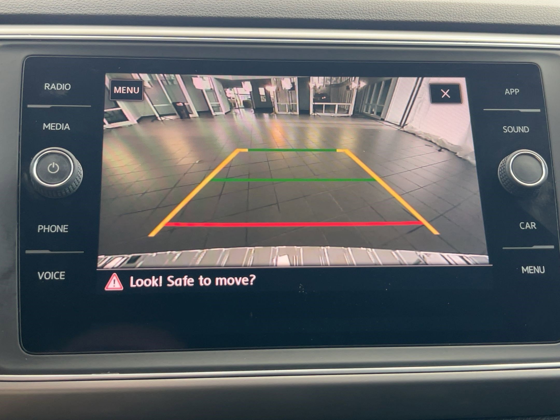 Used 2019 Volkswagen Atlas SE w/ Towing Package image 24