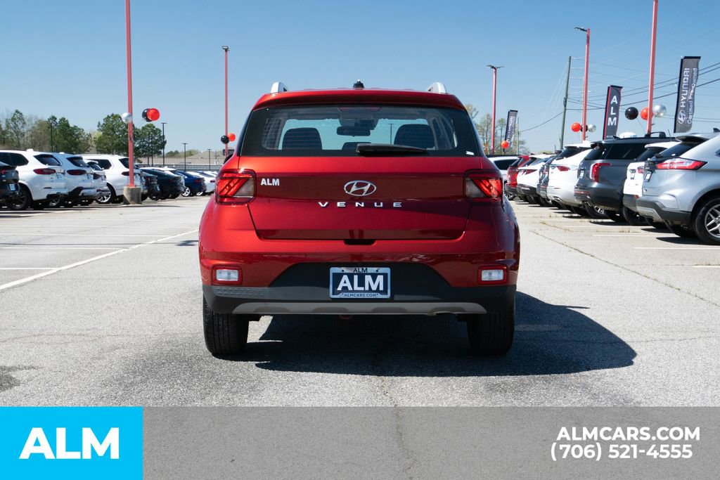 Used 2025 Hyundai Venue SEL FWD image 5