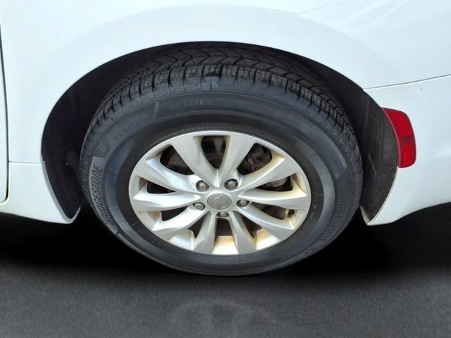 Used 2018 Chrysler Pacifica Touring-L Plus FWD image 9