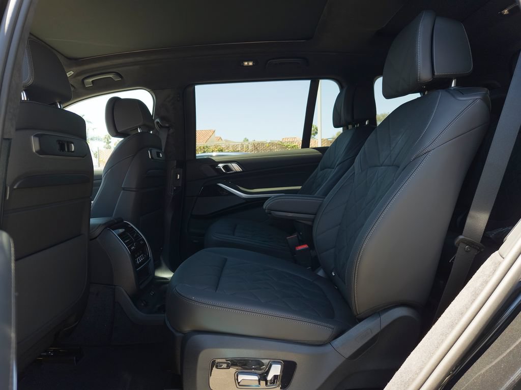 New 2027 BMW X7 xDrive40i w/ M Sport Package AWD/4WD image 8