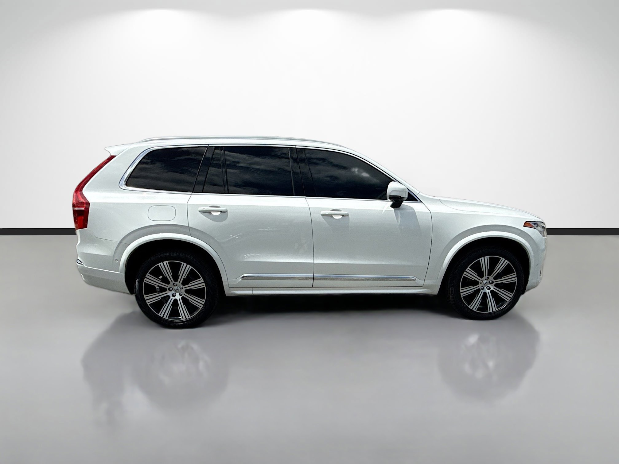 Used 2024 Volvo XC90 B6 Ultimate w/ Protection Package AWD/4WD image 2