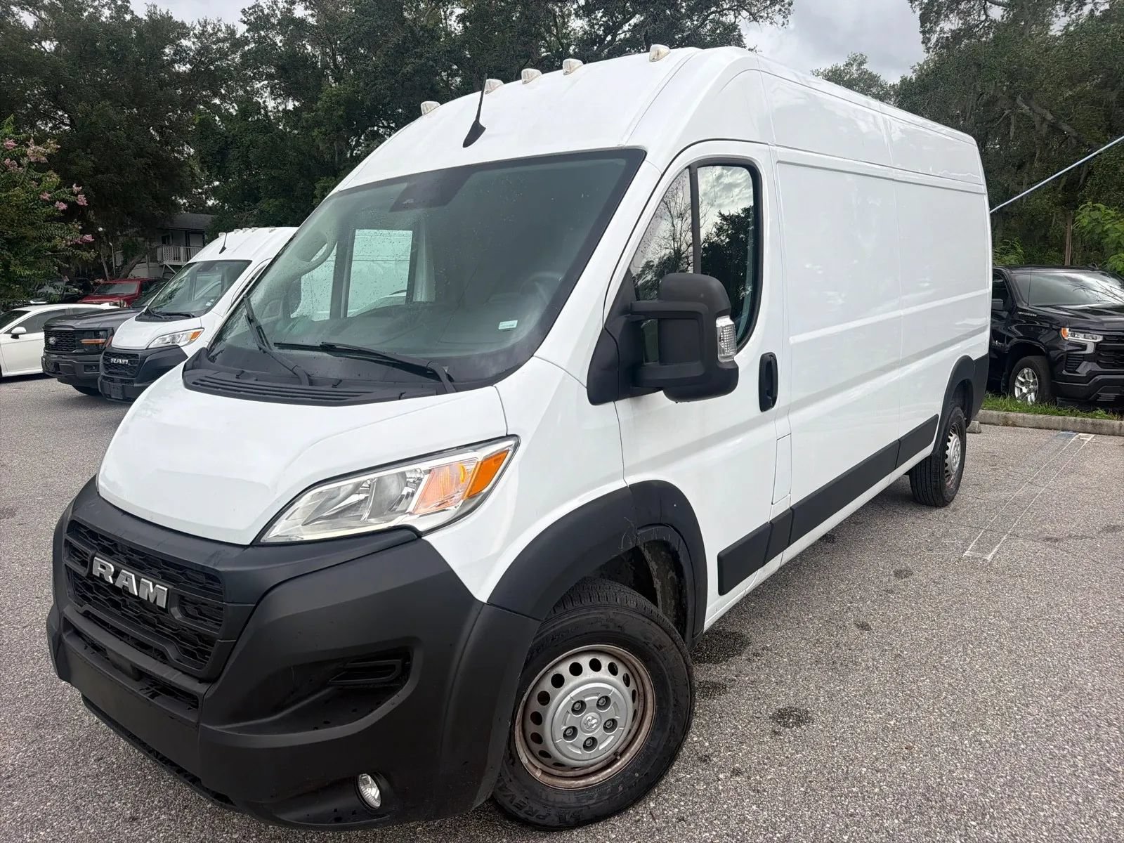 Used 2025 RAM ProMaster 2500 w/ Convenience Group FWD image 2