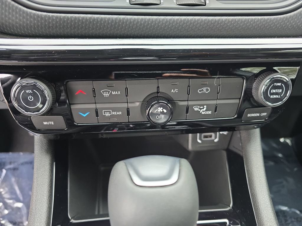 New 2026 Jeep Compass Latitude AWD/4WD image 21
