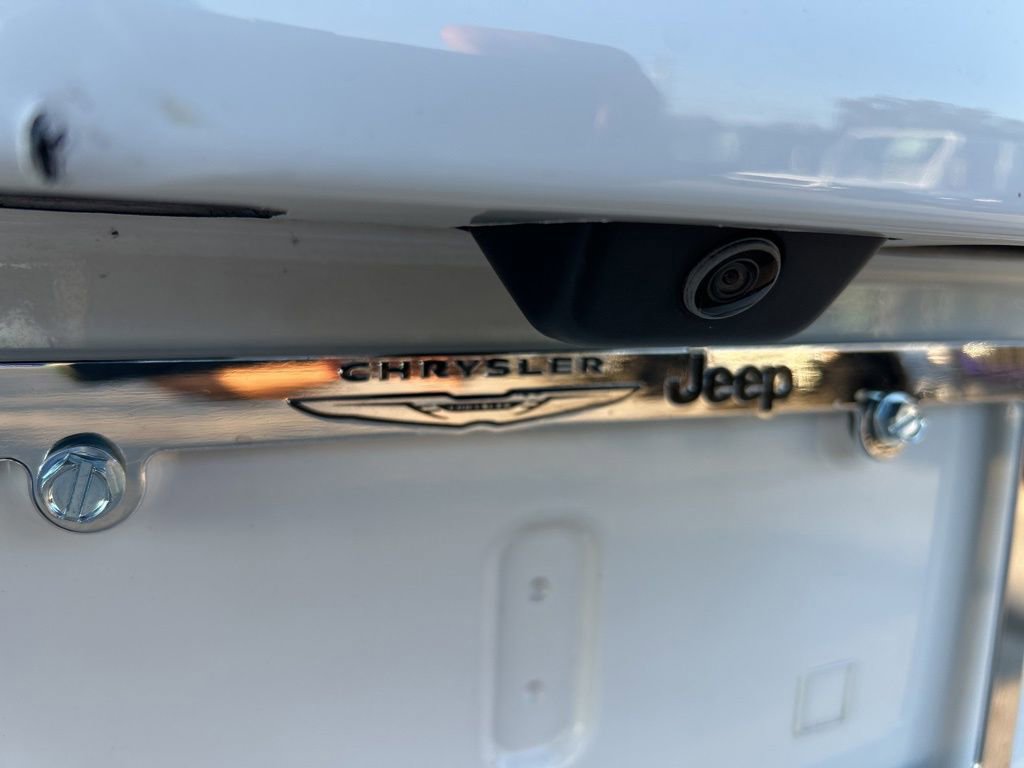 Used 2023 Jeep Cherokee Altitude Lux image 21