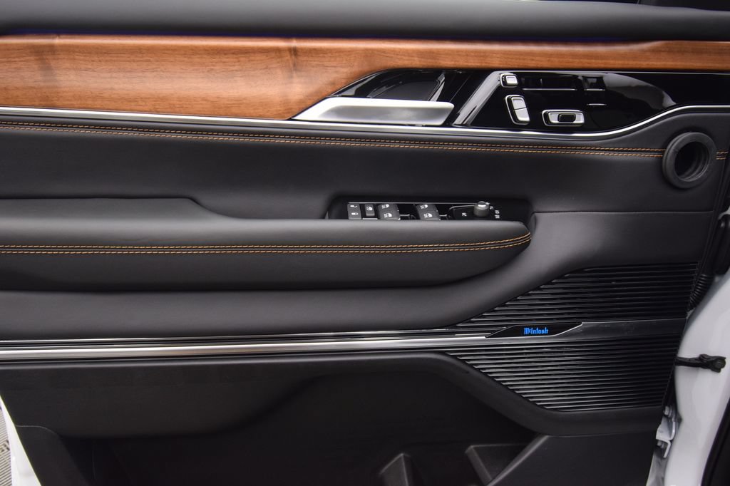 New 2026 Jeep Grand Wagoneer Summit AWD/4WD image 33