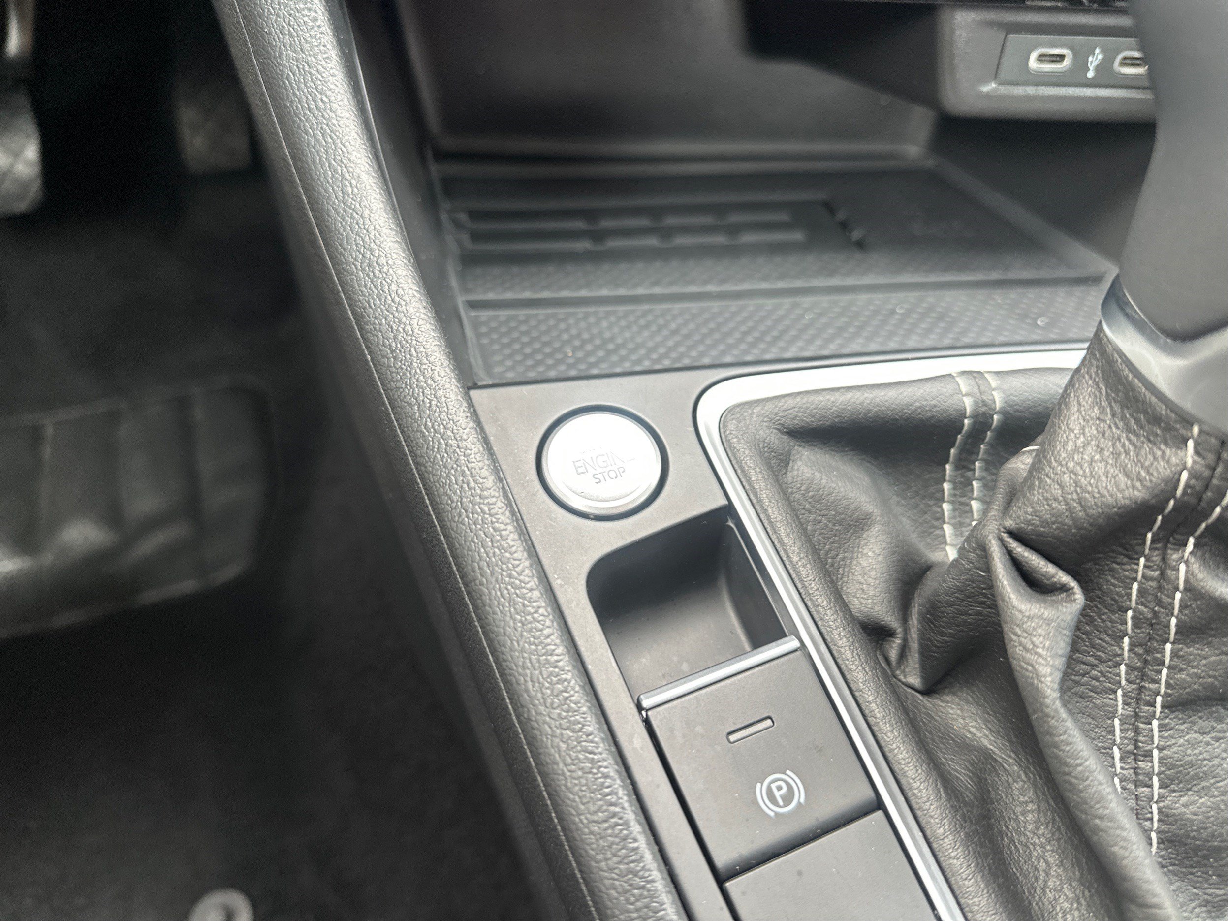 Used 2025 Volkswagen Jetta SE FWD image 32