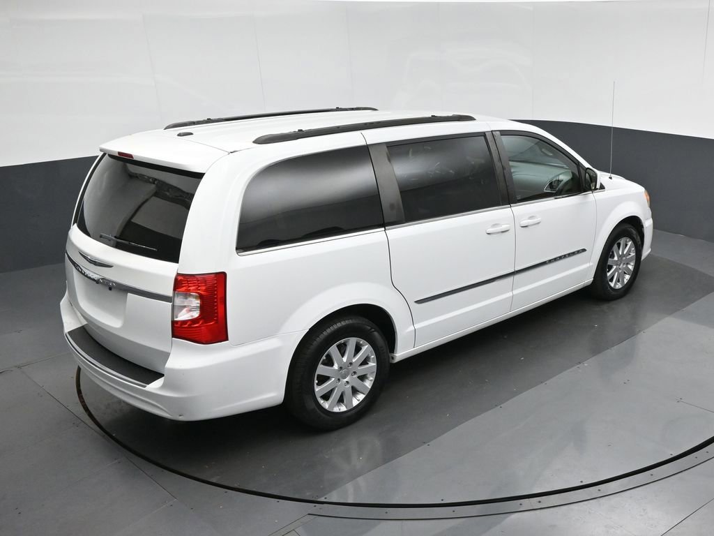 Used 2014 Chrysler Town & Country Touring image 65