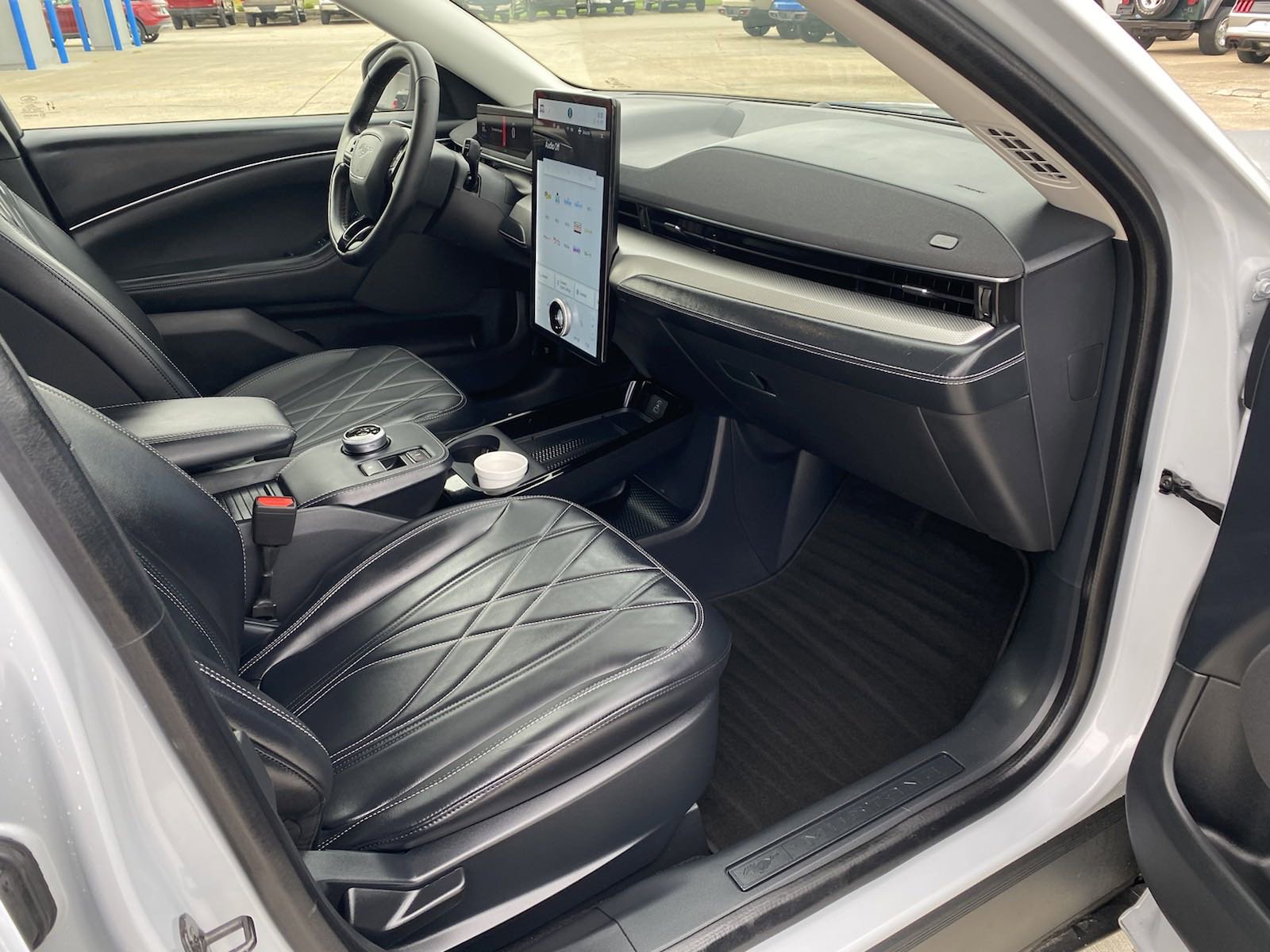 Used 2021 Ford Mustang Mach-E Select image 12