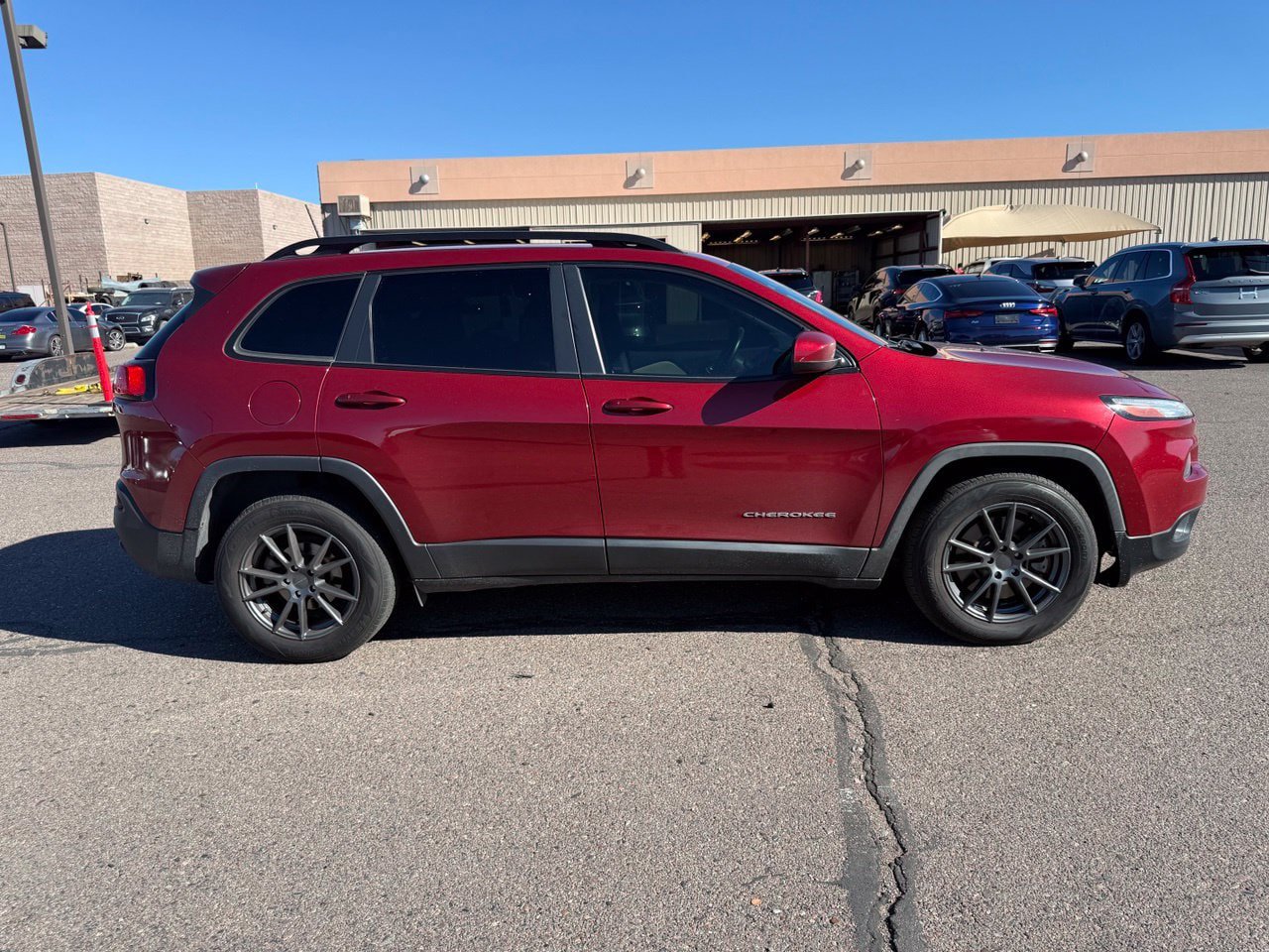 Used 2017 Jeep Cherokee Latitude FWD image 4