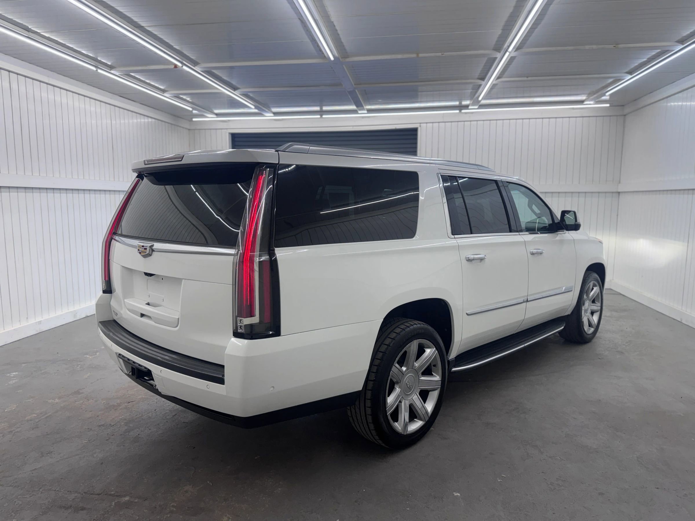 Used 2018 Cadillac Escalade ESV Luxury image 5