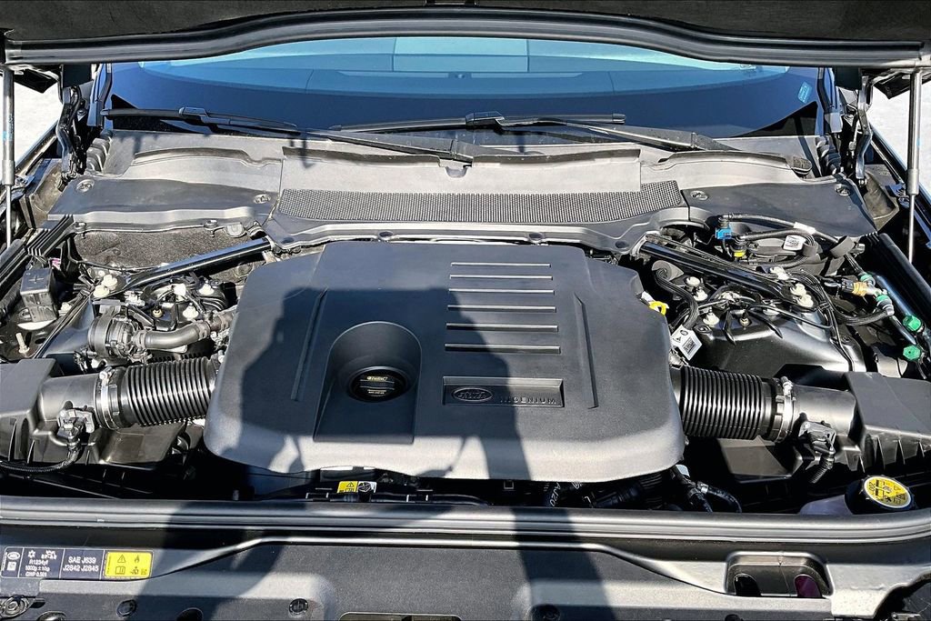 New 2025 Land Rover Discovery Dynamic SE image 12