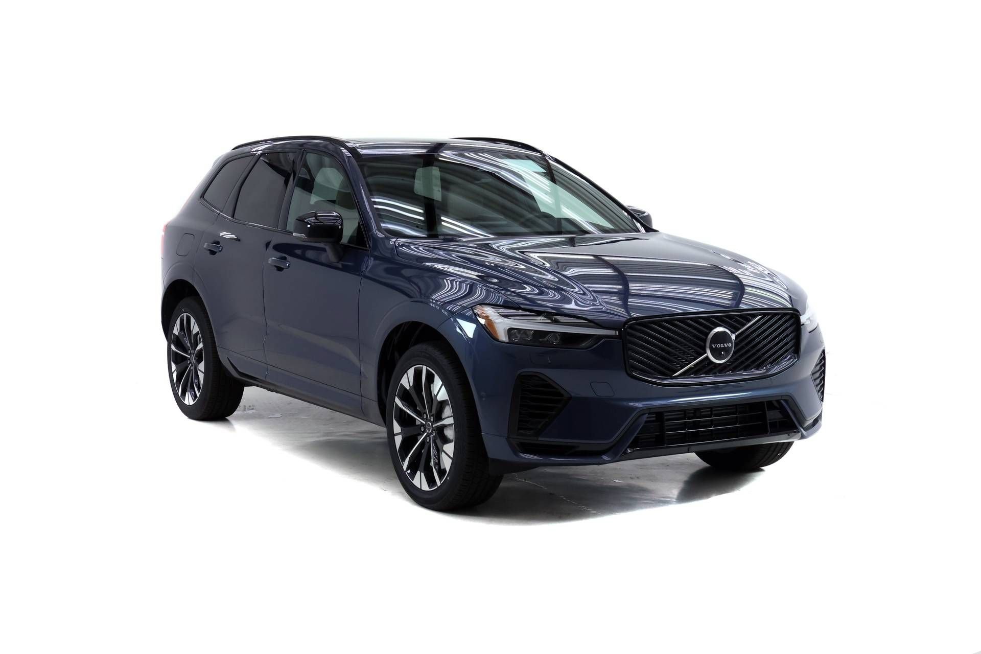 New 2026 Volvo XC60 T8 Plus w/ Climate Package PRO AWD/4WD image 2