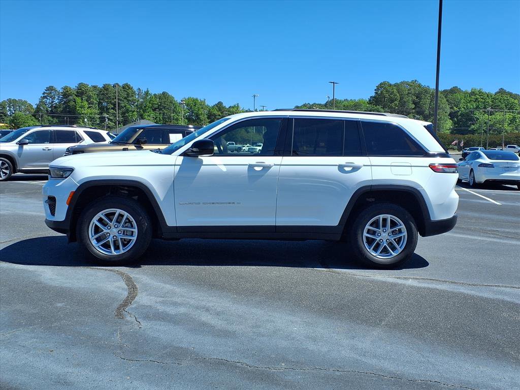 Used 2024 Jeep Grand Cherokee Laredo X w/ Luxury Tech Group I AWD/4WD image 16