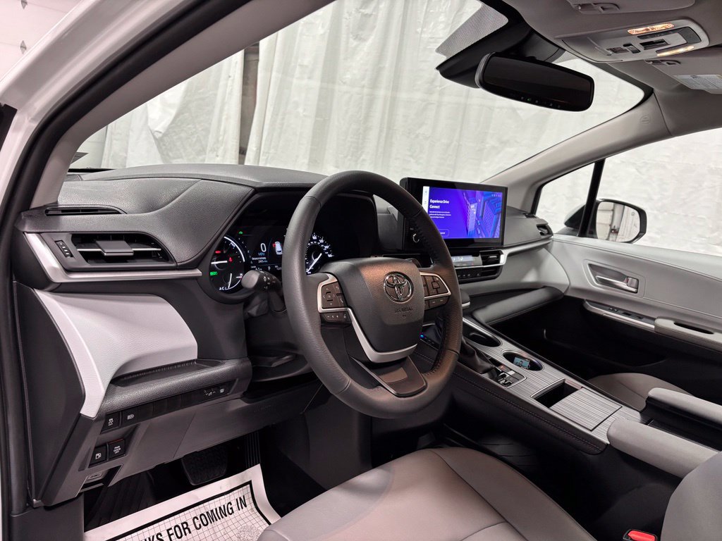 Used 2026 Toyota Sienna XLE AWD/4WD image 15