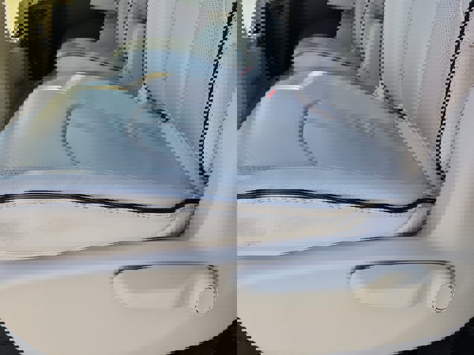 Used 2021 Chrysler Pacifica Limited w/ Uconnect Theater Family Group image 26