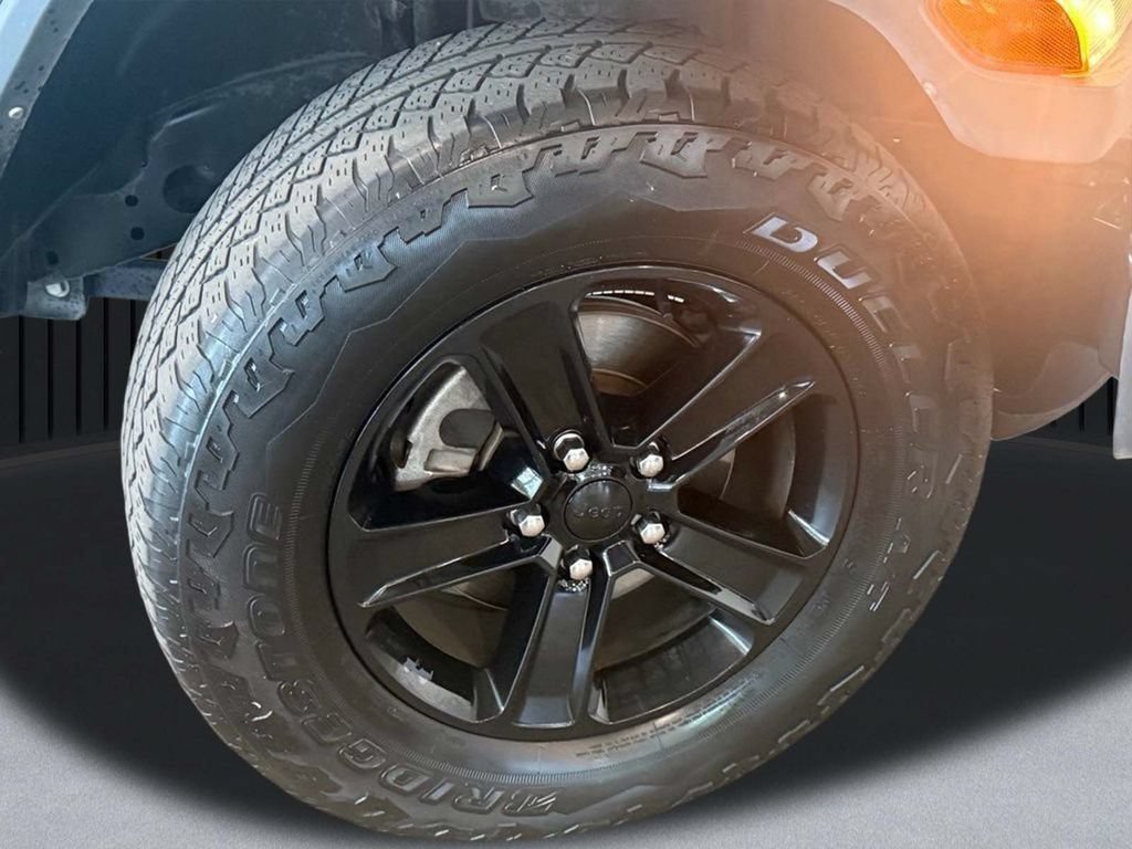 Used 2022 Jeep Wrangler Unlimited Sahara AWD/4WD image 18
