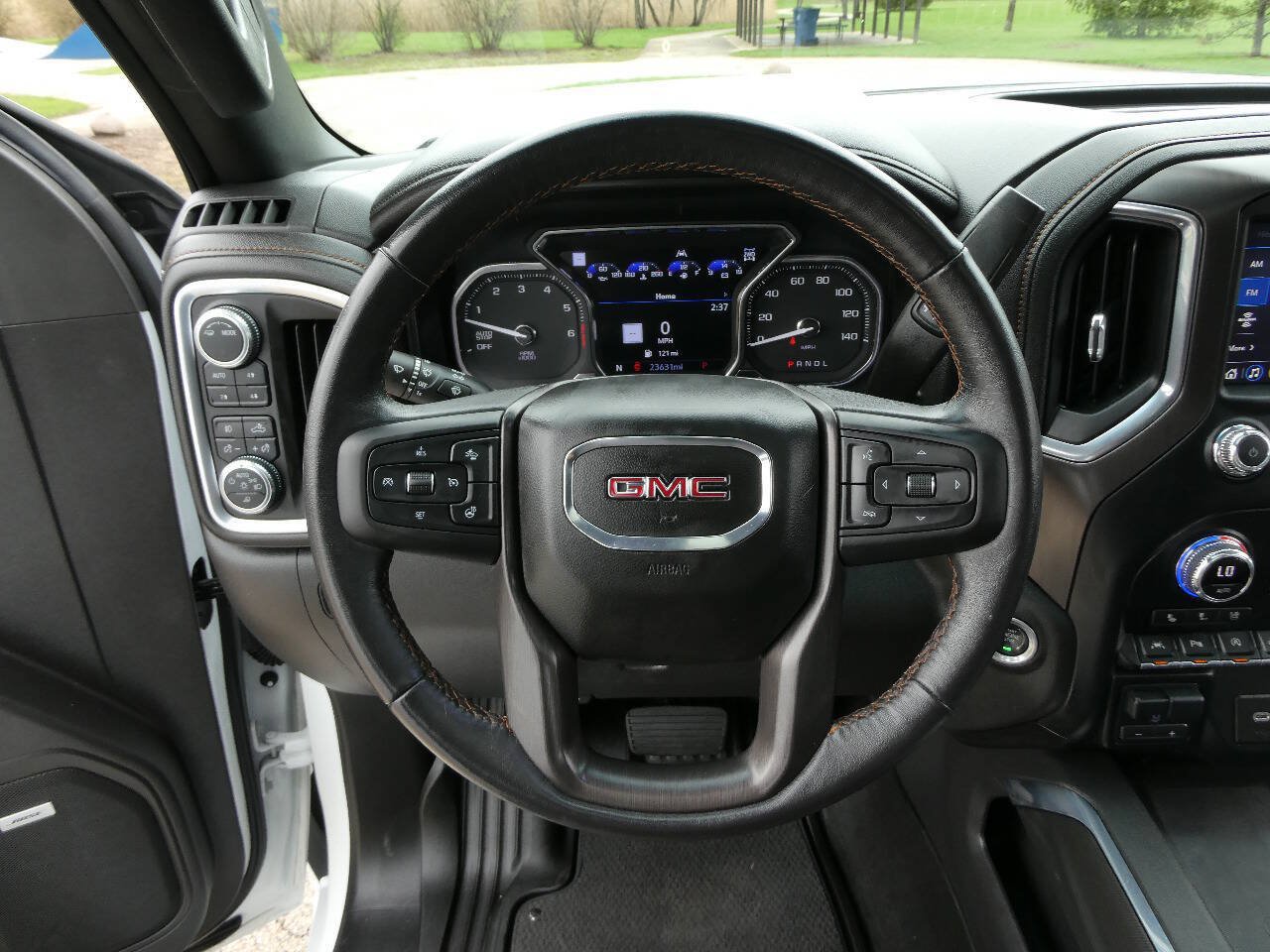 Used 2021 GMC Sierra 1500 AT4 w/ Technology Package AWD/4WD image 11
