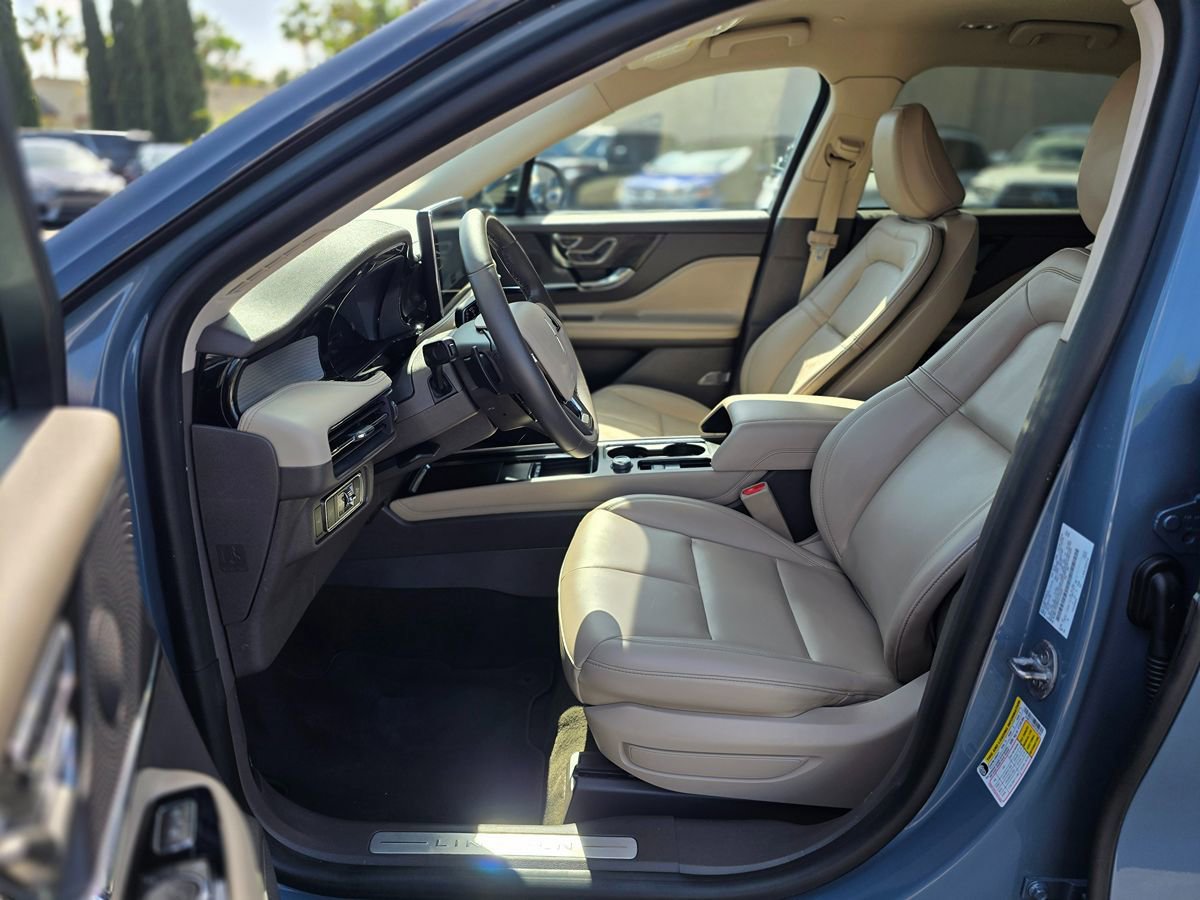 Used 2023 Lincoln Corsair FWD w/ Rear Removable Package Tray image 16