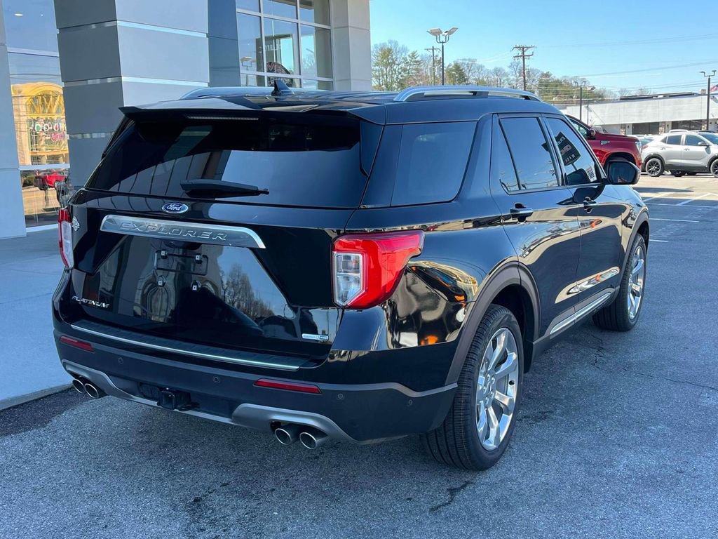 Used 2020 Ford Explorer Platinum w/ Premium Technology Package image 3