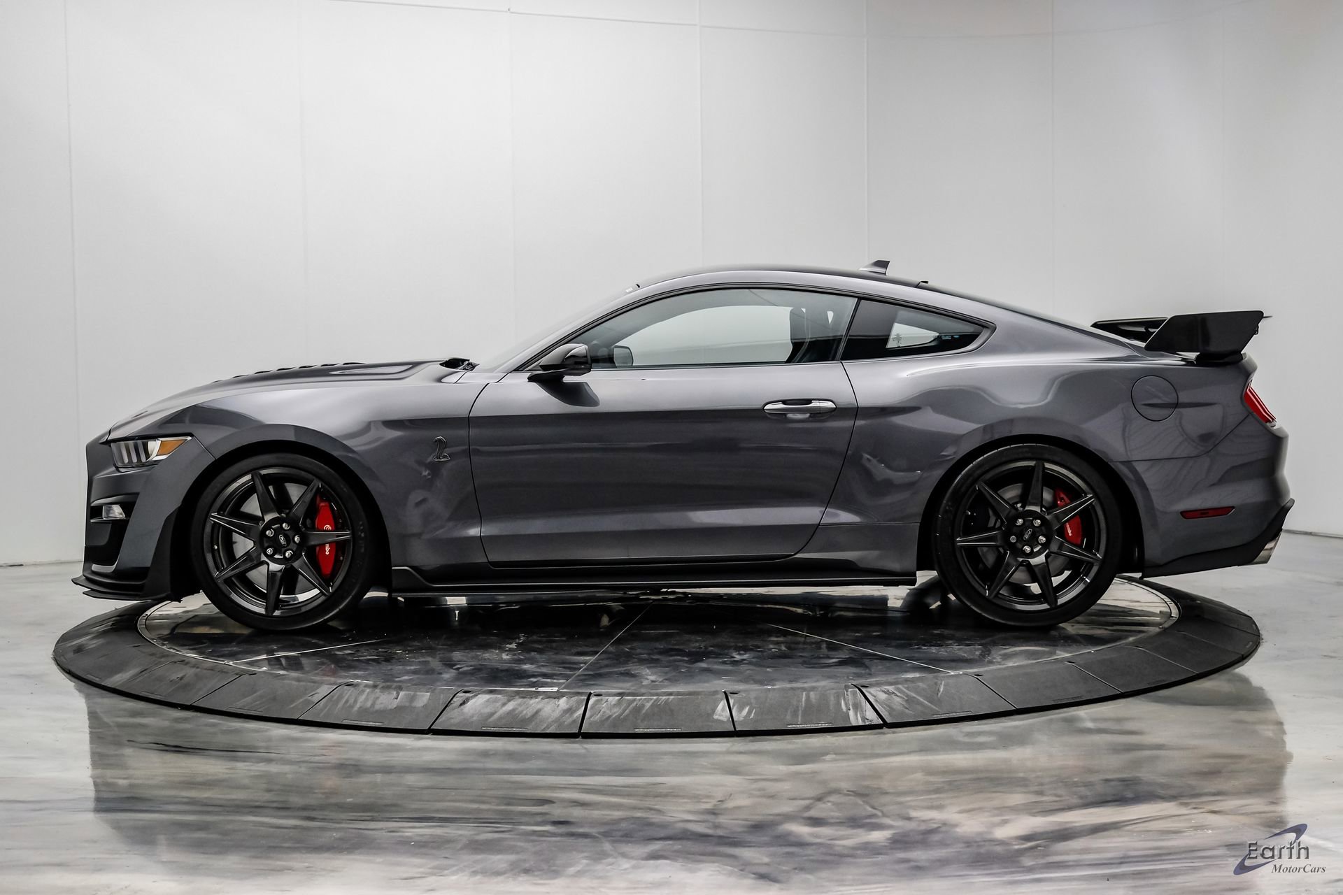 Used 2021 Ford Mustang Shelby GT500 w/ Carbon Fiber Track Pack image 7