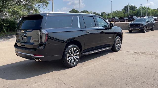 Used 2026 Chevrolet Suburban High Country w/ Sun And Tow Package AWD/4WD image 8