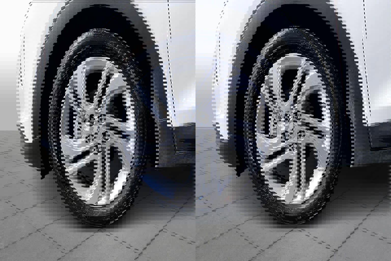 Used 2023 Chevrolet Bolt LT w/ Driver Confidence Package image 9