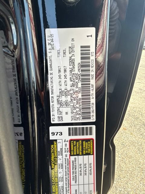 Used 2025 Toyota Tacoma SR5 AWD/4WD image 39