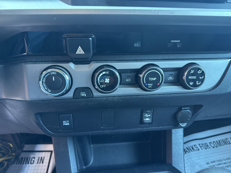 Used 2017 Toyota Tacoma SR5 AWD/4WD image 25