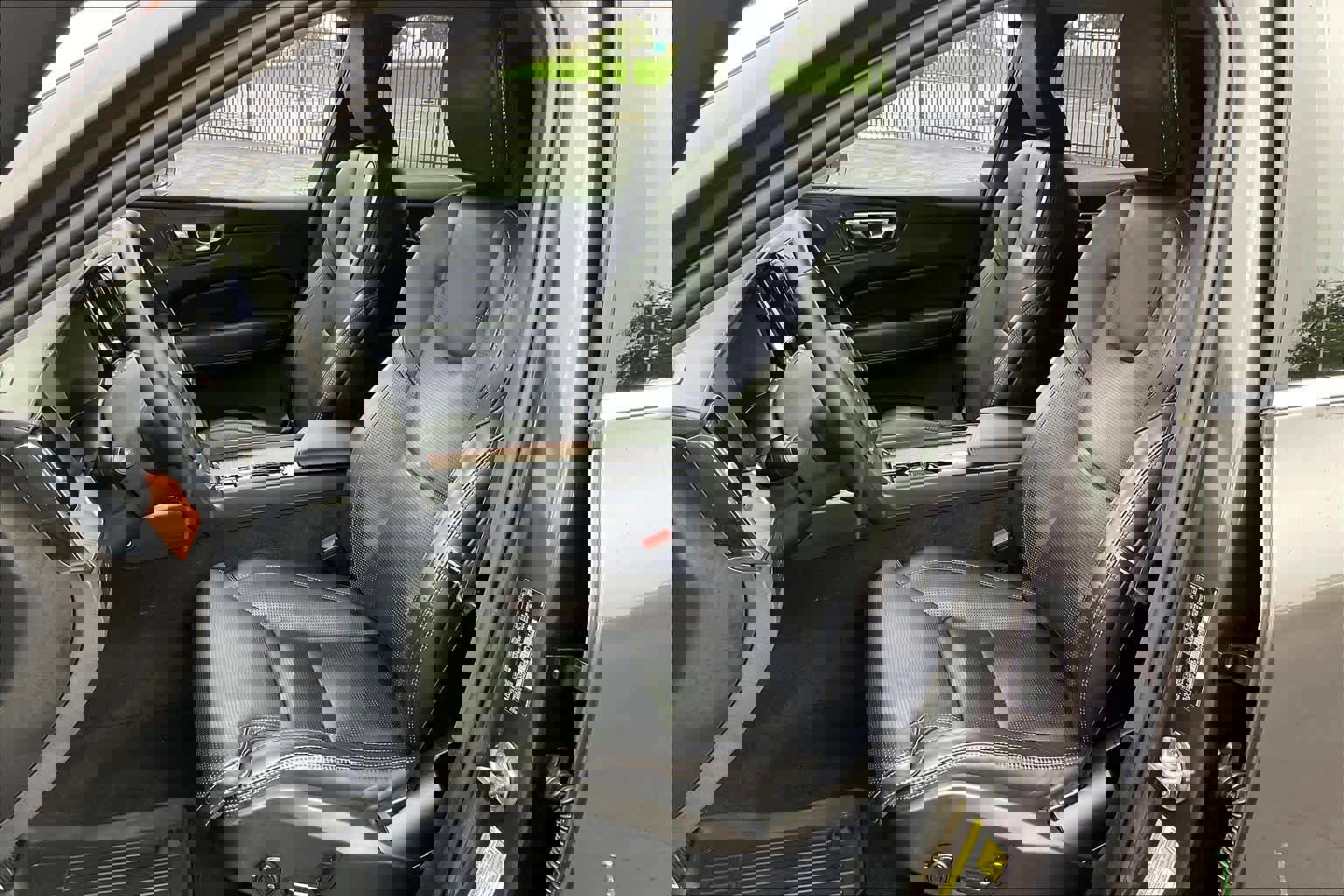 Used 2023 Volvo XC60 T8 Ultimate image 28