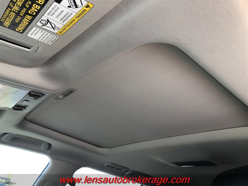 Used 2015 Lexus LX 570 4WD w/ Luxury Package image 16