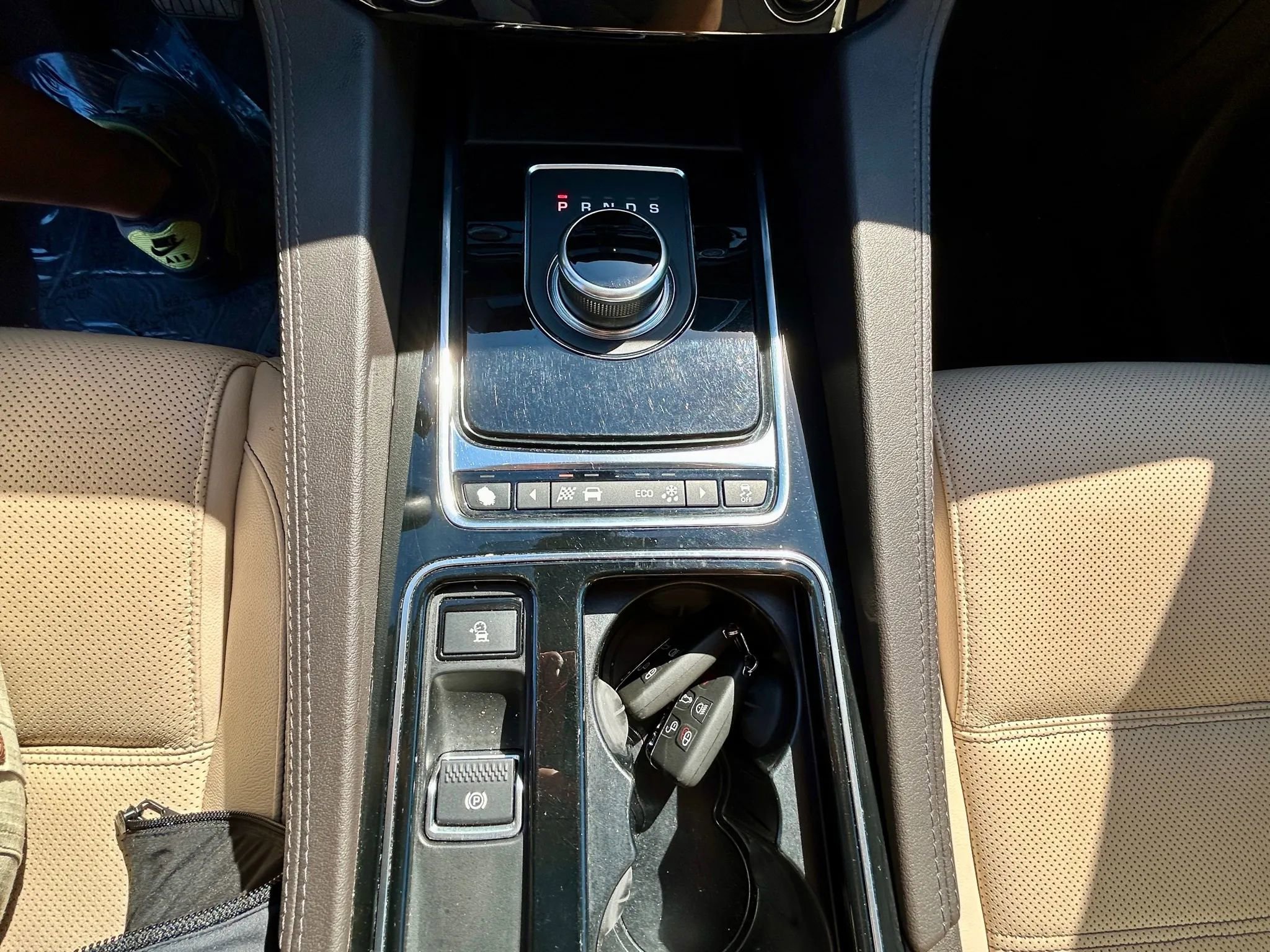 Used 2020 Jaguar F-PACE Prestige image 25