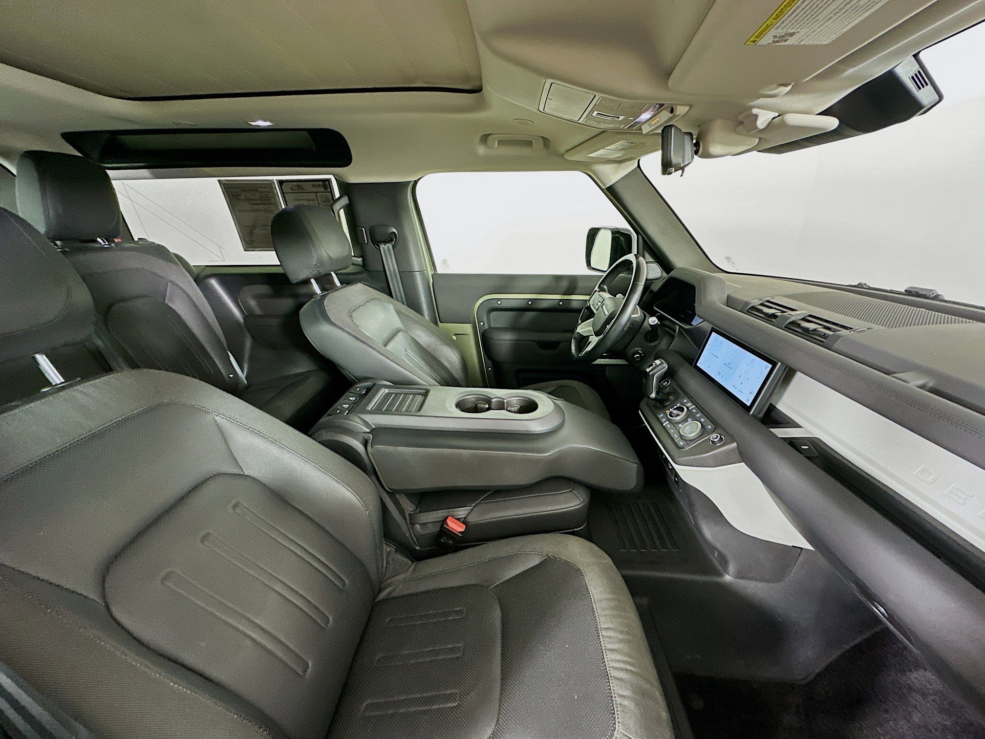 Used 2021 Land Rover Defender 90 First Edition image 40