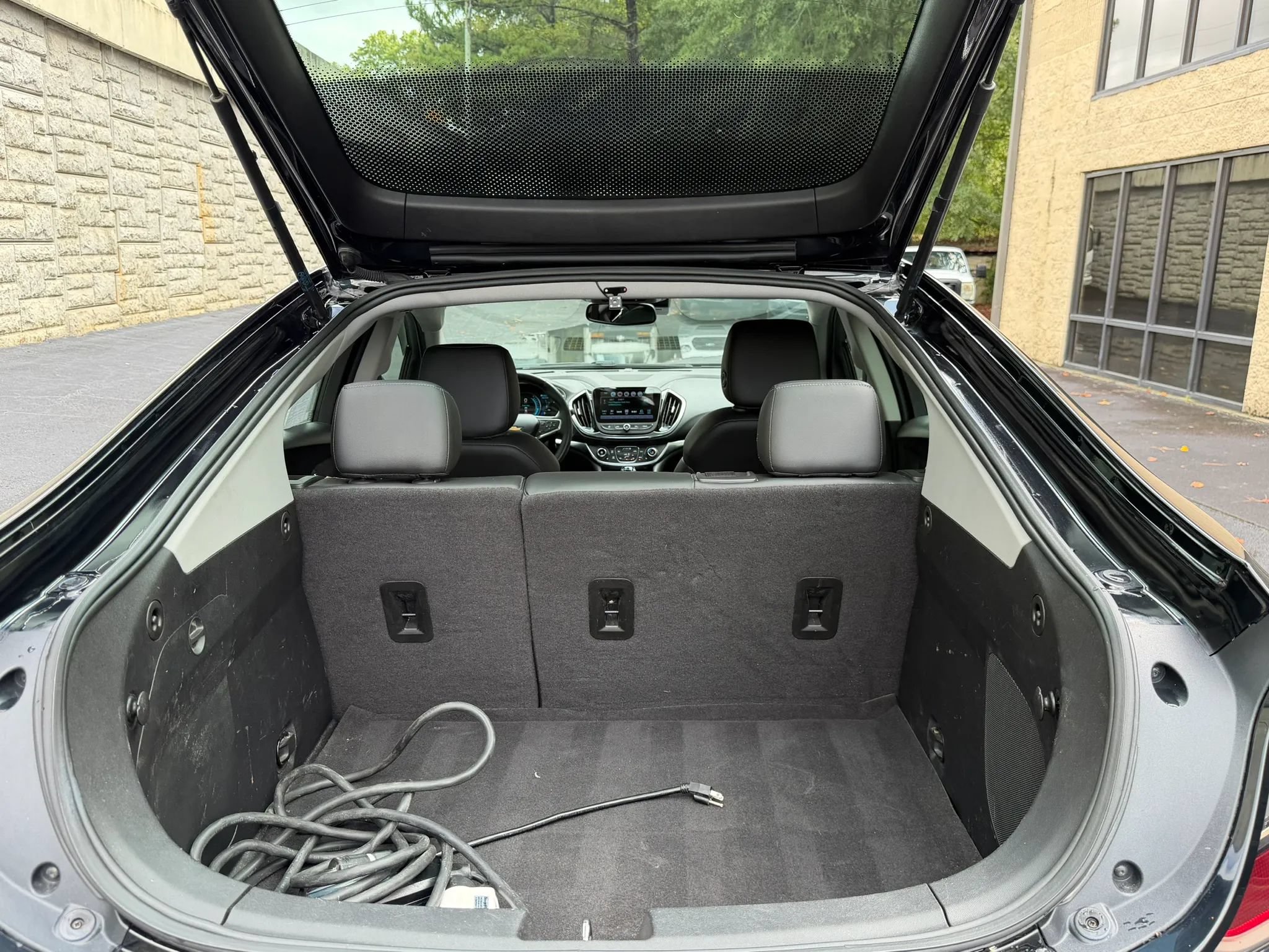 Used 2017 Chevrolet Volt Premier w/ Driver Confidence II Package FWD image 32