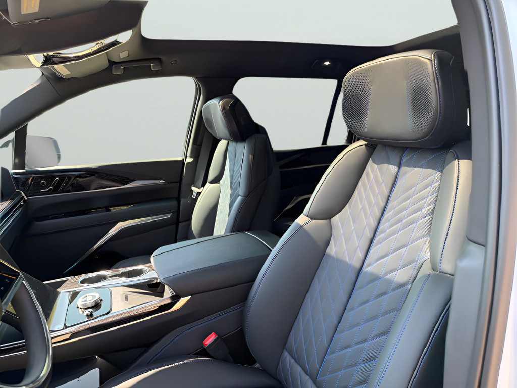 New 2026 Cadillac Escalade IQL Sport 1 w/ LPO, Floor Liner Package AWD/4WD image 19