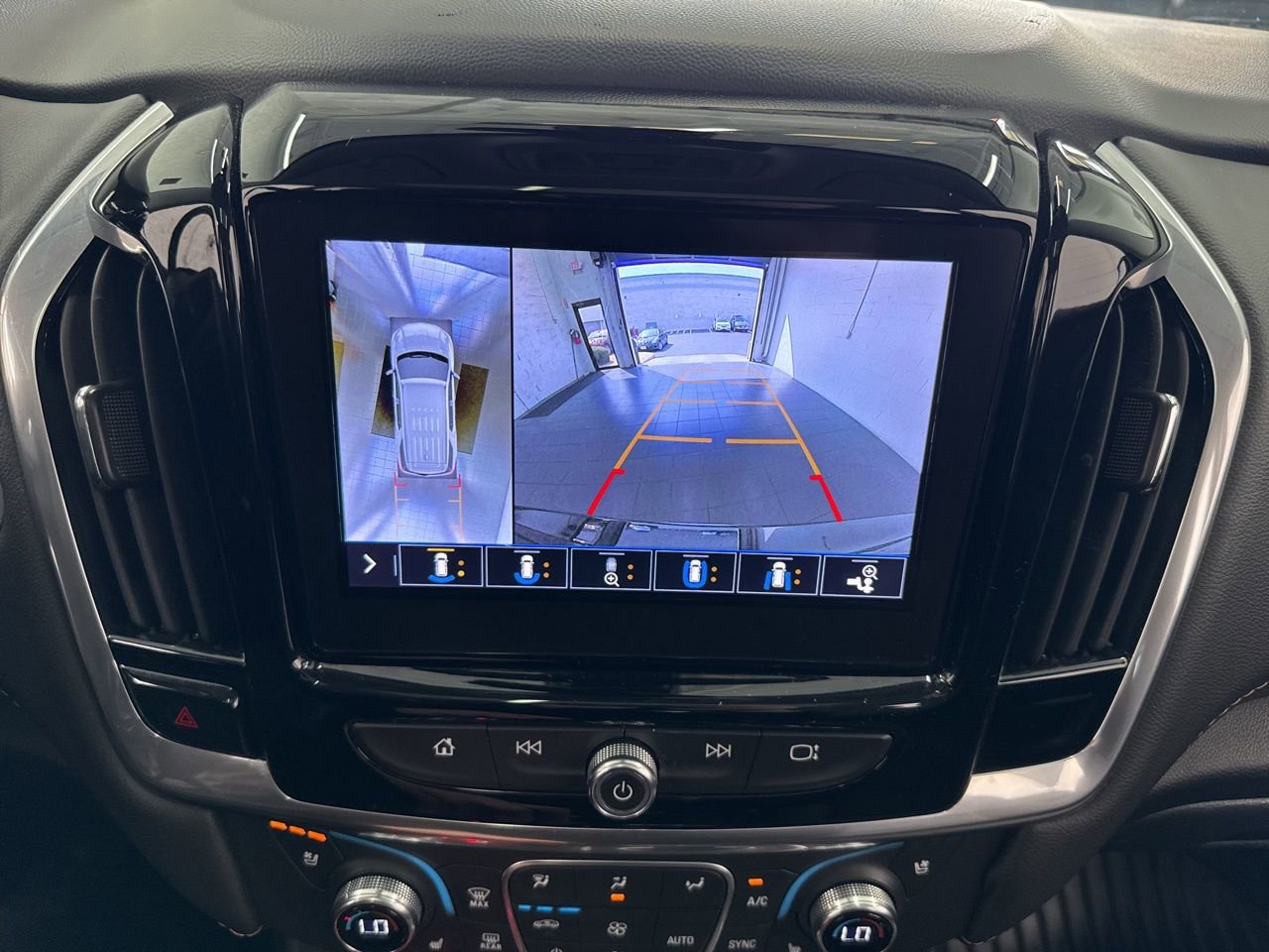 Used 2020 Chevrolet Traverse Premier image 28